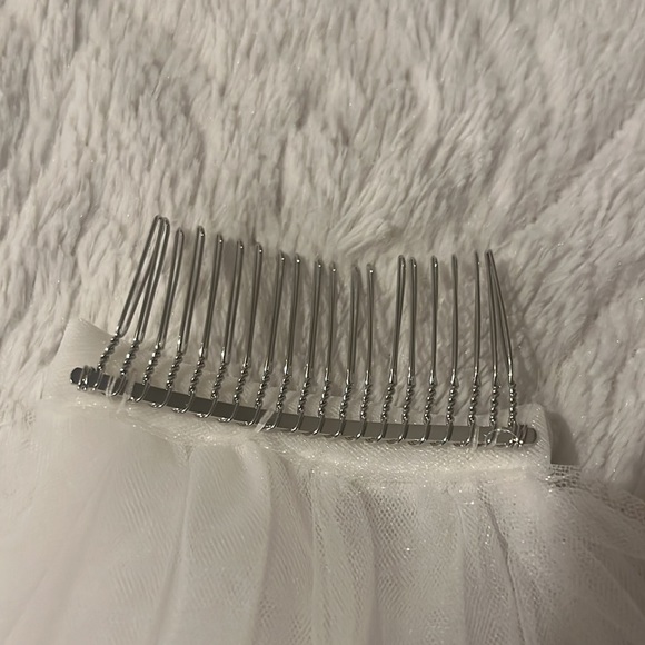 WEDDING VEIL - Picture 3 of 6